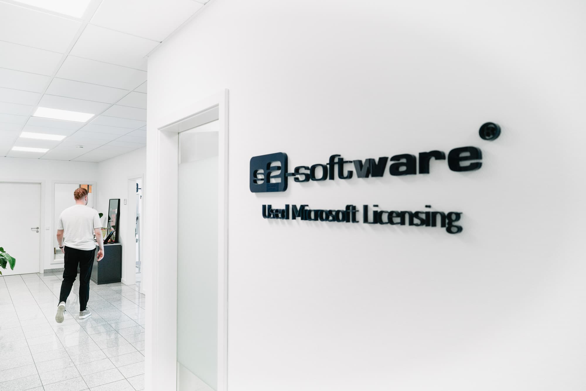 Empfang der s2-Software GmbH in Cochem mit Firmenlogo